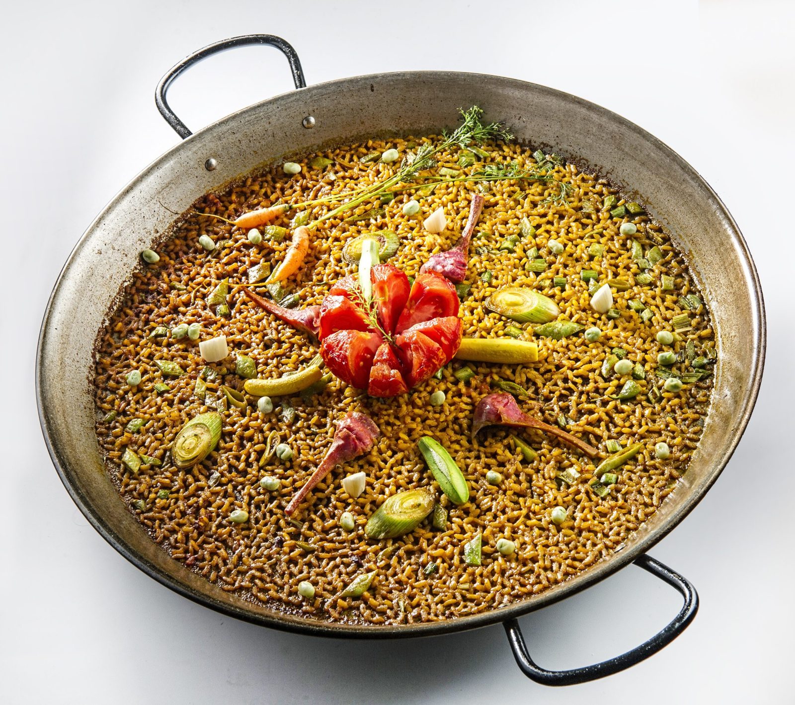 Paella de verduras hecha con Arroz Maestro